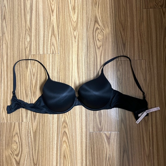 Demi bra from Victoria secrets - Picture 1 of 4